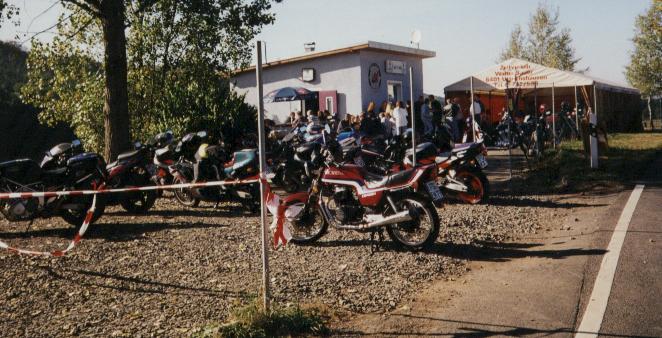 Unser Clubhaus bei der Einweihung 1997